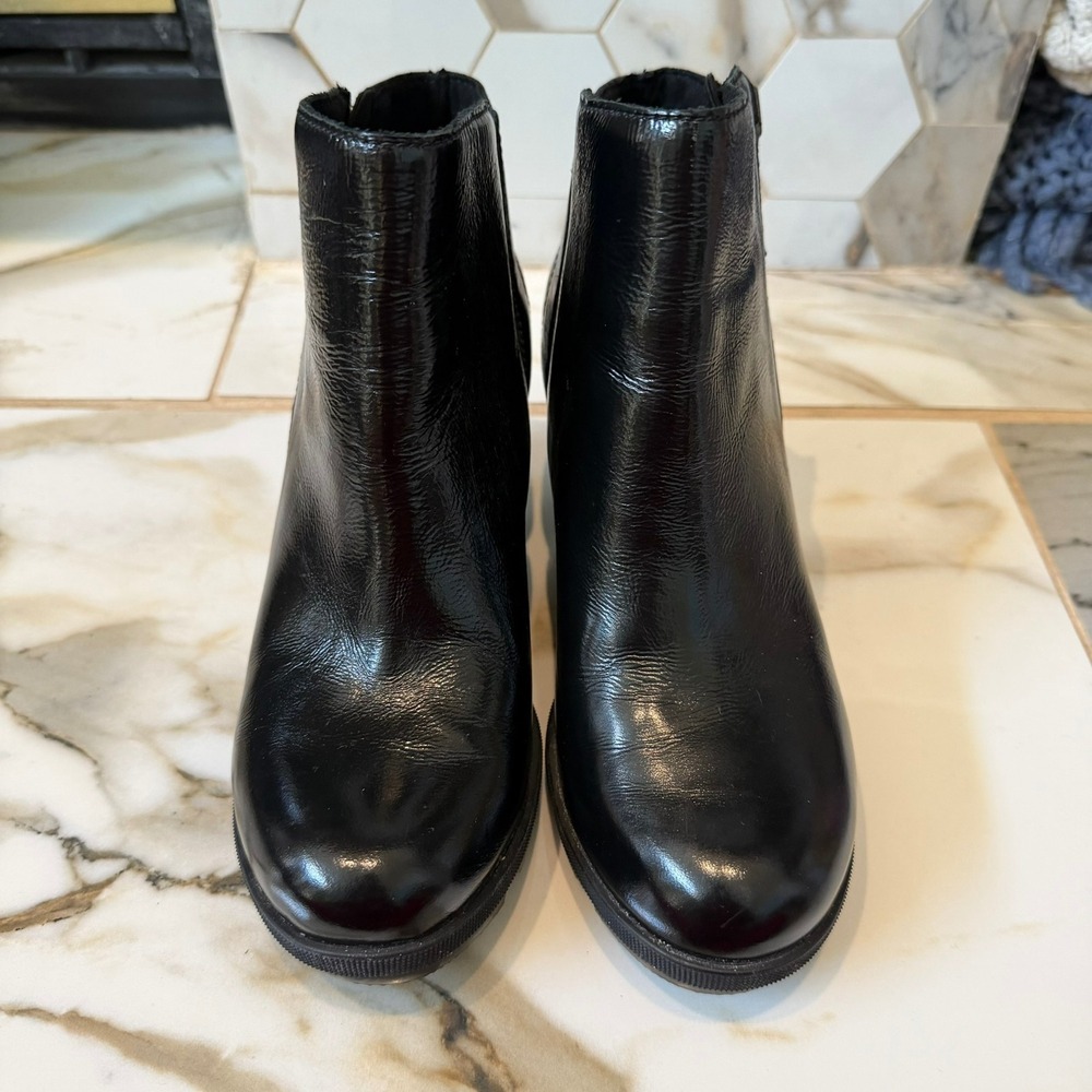 Sorel Joan of Arctic Wedge III Zip Black Patent Leather Ankle Boots Women's 6 - Picture 2 of 8